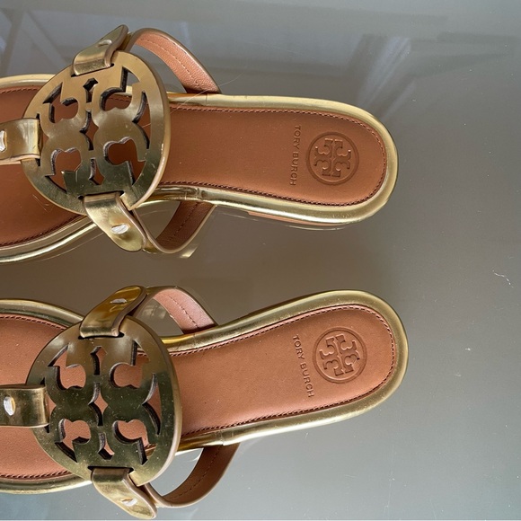 TORY BURCH Metal Miller Thong Flip Flop Gold Tan Sandals \\ 7 - Picture 4 of 8